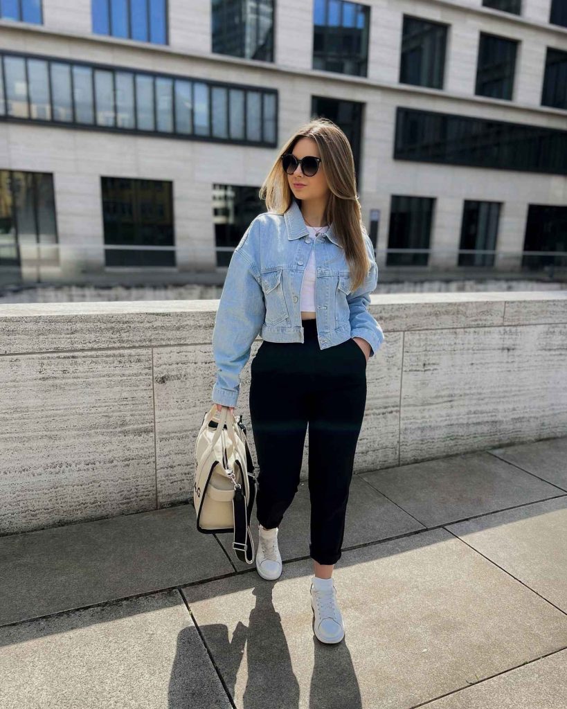  The Short-Sleeved Polo Top + Striped Palazzo Pants + Open-Toe Sandals