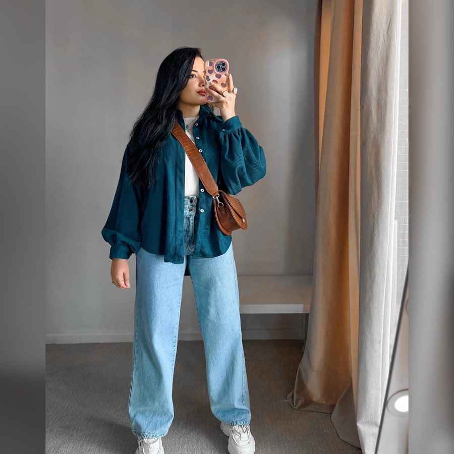  The Oversized Corduroy Shirt + Baggy Jeans + Crossbody Bag
