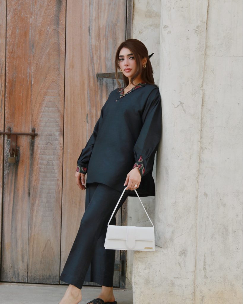 Black Tunic + Straight-Leg Trousers + White Structured Bag