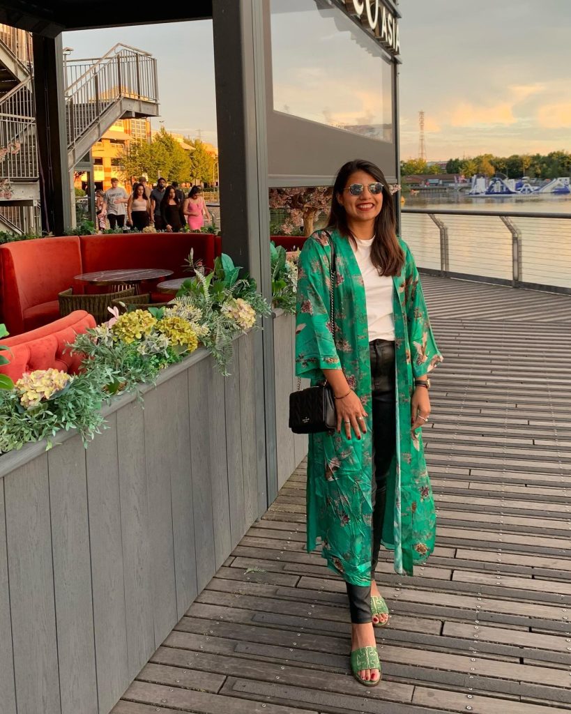  Green Floral Kimono + White T-shirt + Black Leather Pants