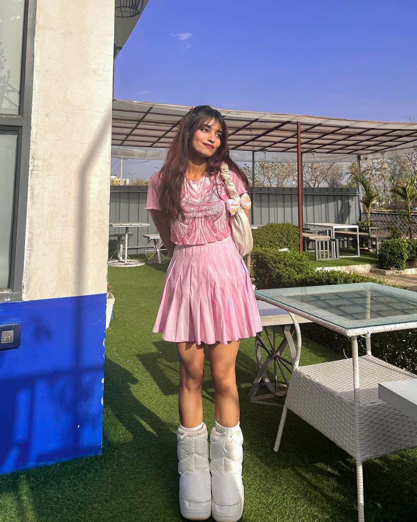  Pink Butterfly Print Top + Pleated Mini Skirt + Moon Boots