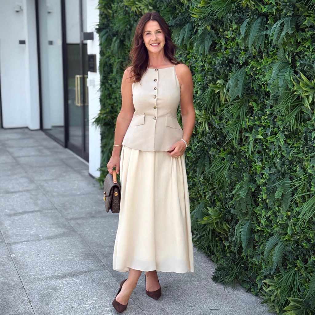 Cream Vest + Chiffon Skirt + Brown Pumps