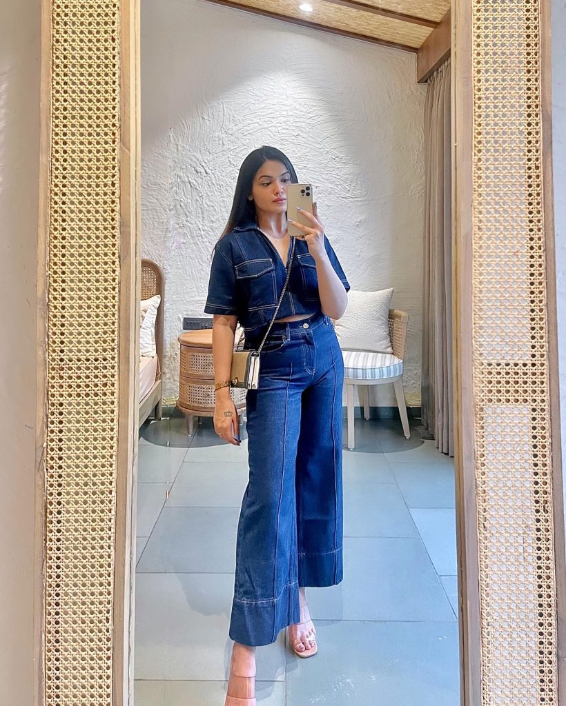 Dark Indigo Crop Top + High-Waist Wide-Leg Jeans + Neutral Sandals