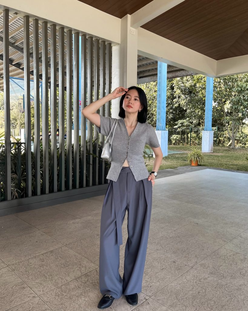Grey Short-Sleeve Cardigan + V-Neck Top + Blue Pleated Pants