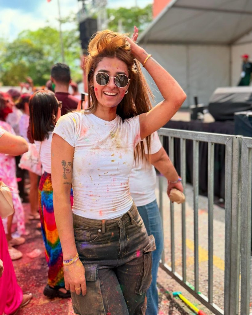 White Fitted T-Shirt + Cargo Pants + Round Sunglasses