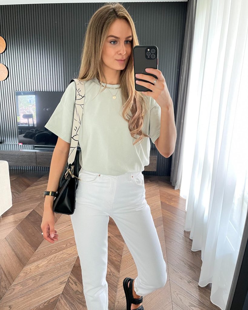 Sage Green T-shirt + White Straight-leg Jeans + Black Platform Sandals