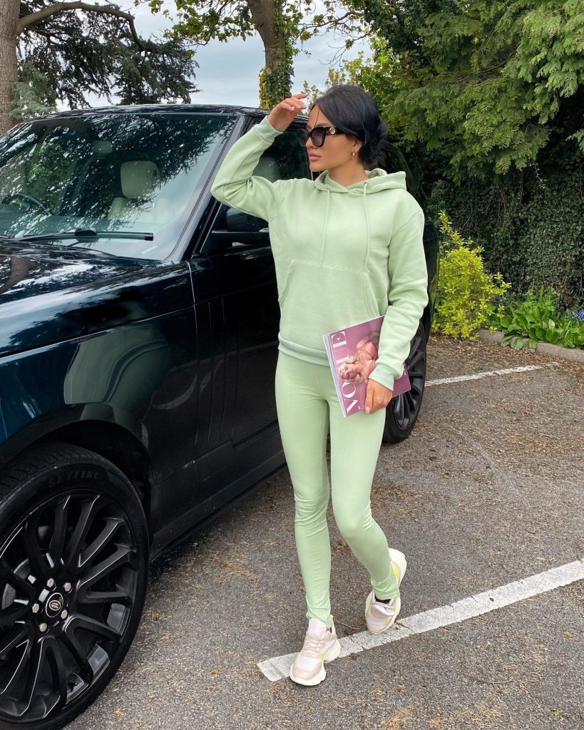 Light Green Hoodie + Light Green Leggings + Sunglasses