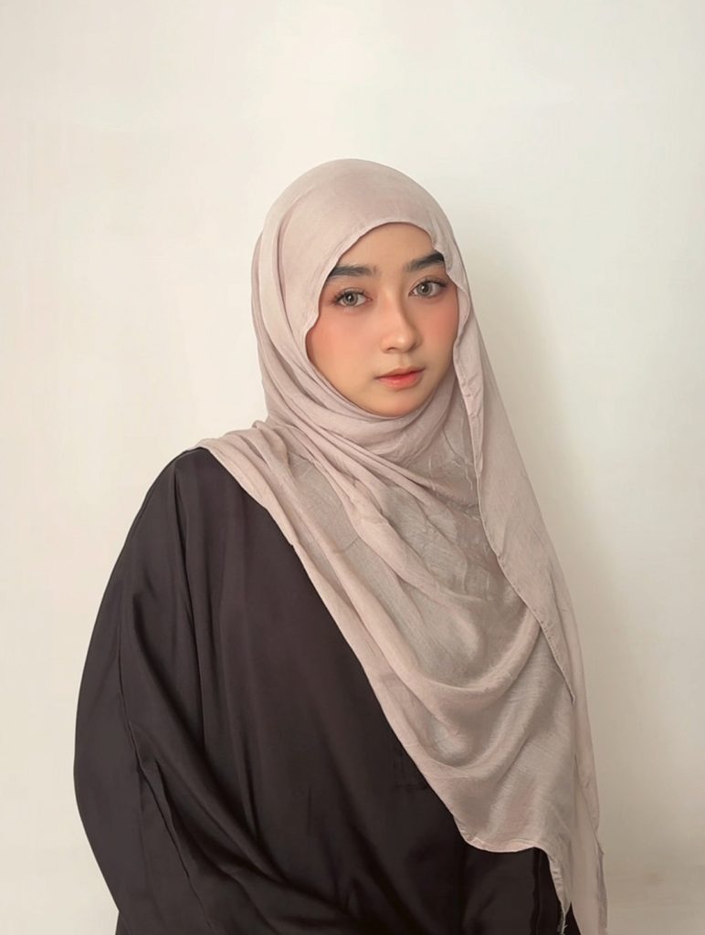 Black Oversized Top + Mauve Crinkled Hijab