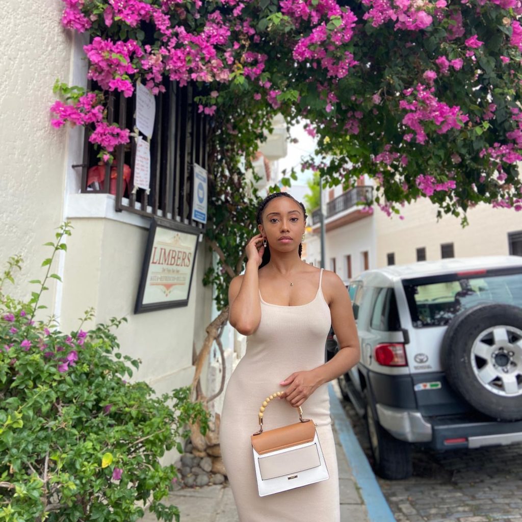 Beige Bodycon Dress + Color-block Handbag + Gold Jewelry
