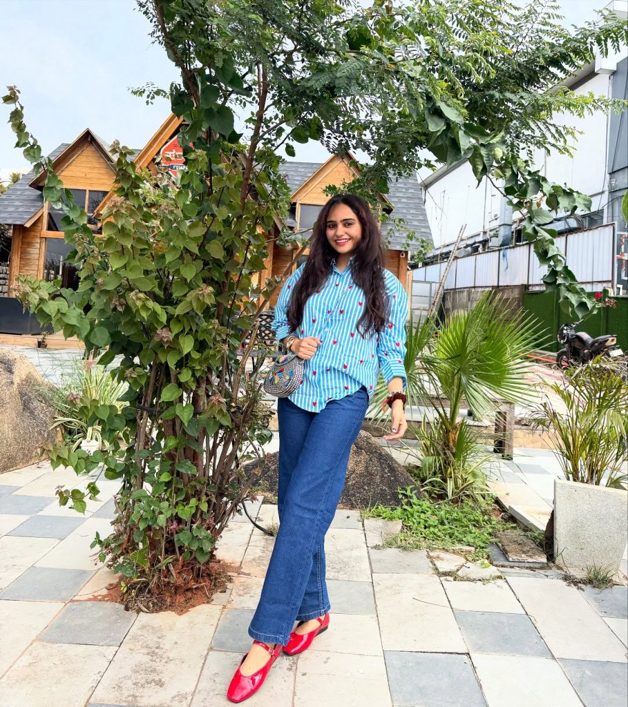  Blue Striped Heart Shirt + Dark Wash Jeans + Red Ballet Flats