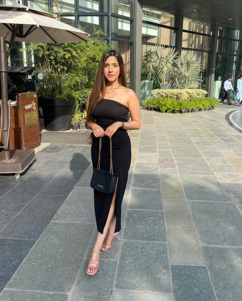 Black One-Shoulder Slit Midi Dress + Black Gold-Chain Shoulder Bag