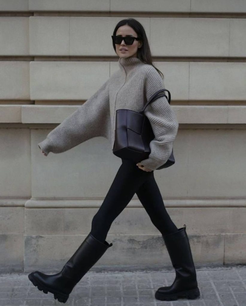 Beige Turtleneck Sweater + Black Skinny Pants + Chunky Black Boots
