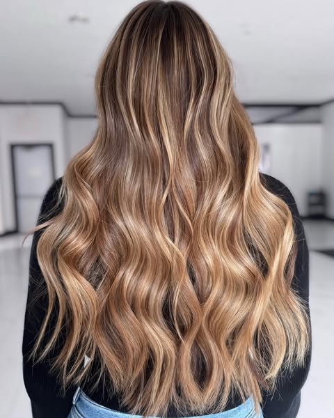 Stunning Golden Blonde Balayage Ideas: Sun-Kissed Golden Waves