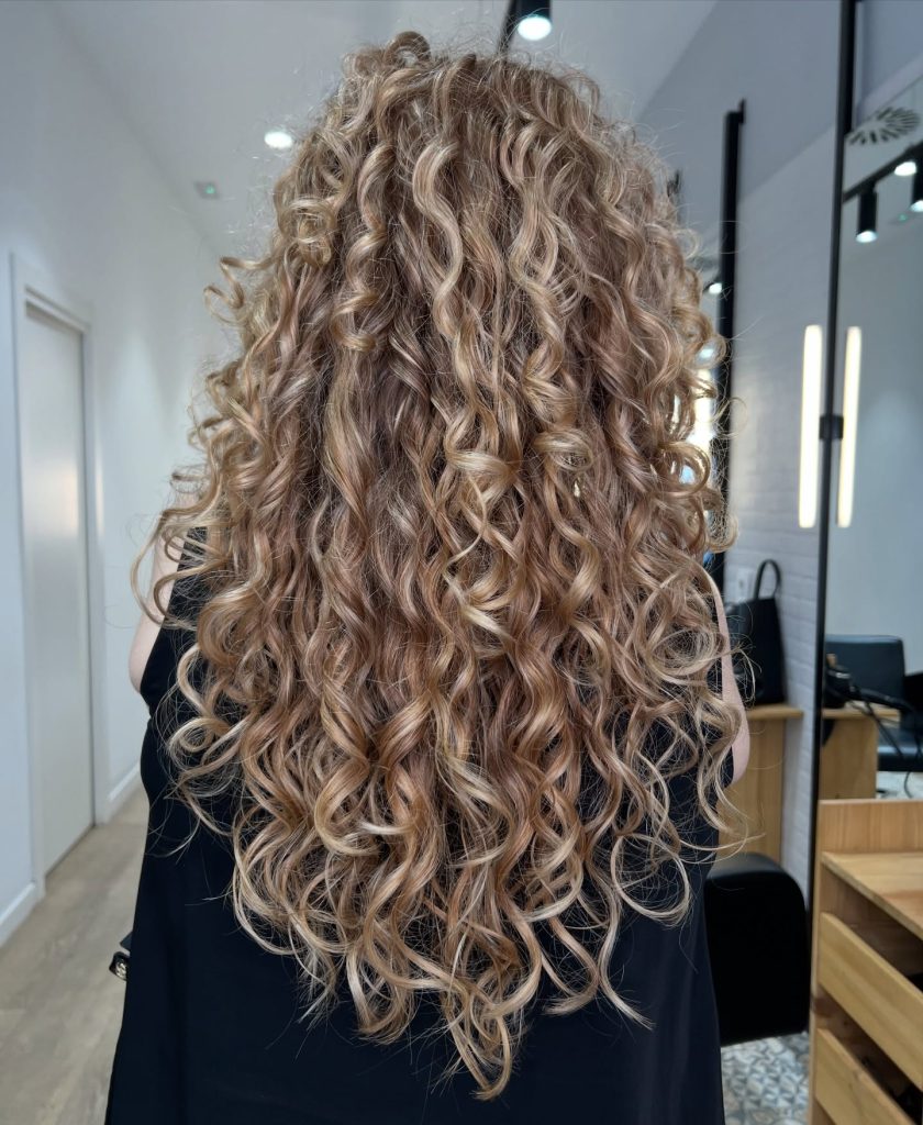 Stunning Golden Blonde Balayage Ideas: Sandy Gold Hair Blend