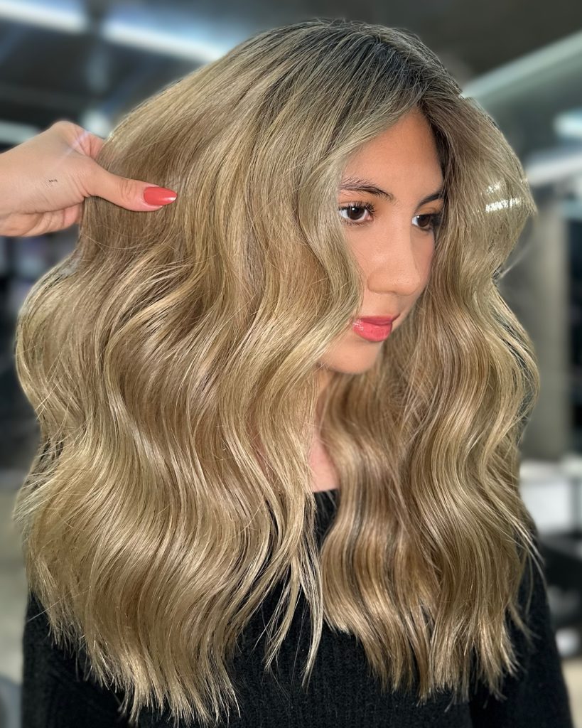 Stunning Golden Blonde Balayage Ideas: Golden Beige Balayage
