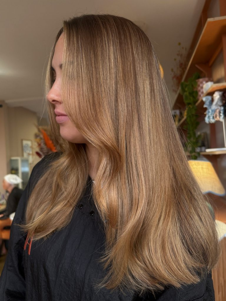 Stunning Golden Blonde Balayage Ideas: Warm Caramel Melt