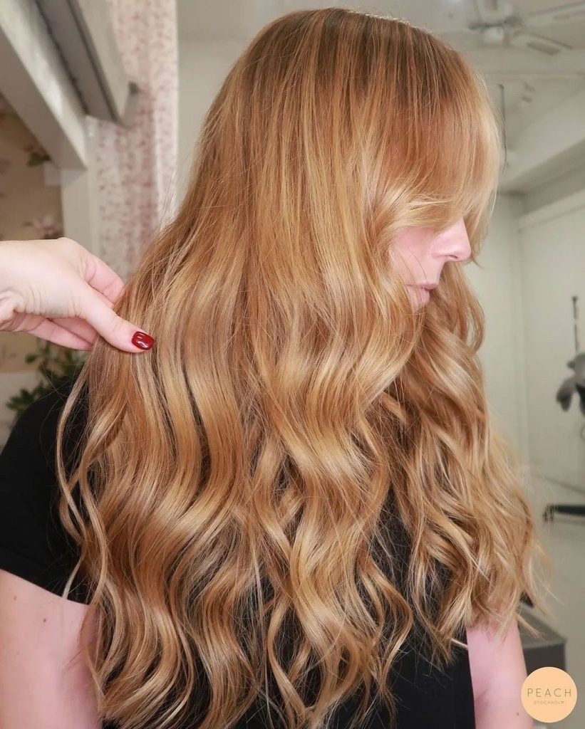 Stunning Golden Blonde Balayage Ideas: Golden Blonde with Money Piece Highlights