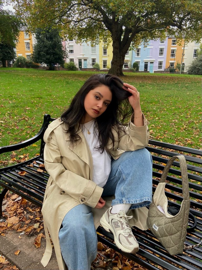Beige Trench Coat + Light Wash Wide-Leg Jeans + White T-Shirt